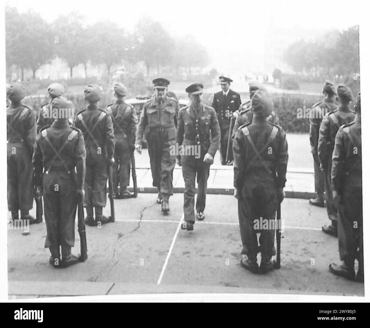 OUVERTURE DES COURS DE JUSTICE ALLEMANDES un autre pas vers la démocratie en Allemagne - légende originale en temps de guerre : entrer dans les tribunaux. Négatif photographique , Armée britannique du Rhin Banque D'Images