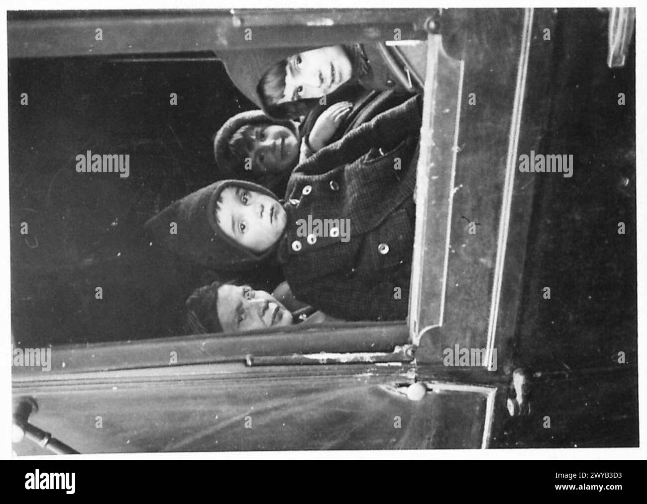 Études de caractère de civils allemands menées par le gouvernement militaire. Négatif photographique, armée britannique, 21e groupe d'armées. Banque D'Images