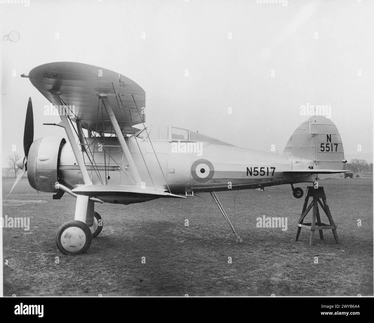 LA ROYAL NAVY PENDANT LA SECONDE GUERRE MONDIALE - avion de la Fleet Air Arm : un Gloster Gladiator Mark II propulsé par un moteur Bristol Mercury VIIIa au sol. , Banque D'Images