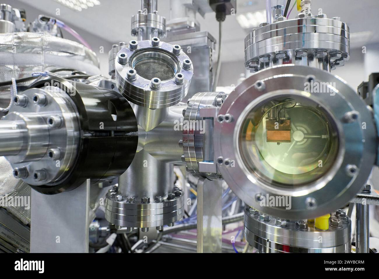 Chambre à ultra-haut vide avec double système de dépôt. Nanotechnologie. Laboratoire. CIC nanoGUNE Nano science Cooperative Research Center. Donostia. San Sebastian. Gipuzkoa. Pays Basque. Espagne. Banque D'Images