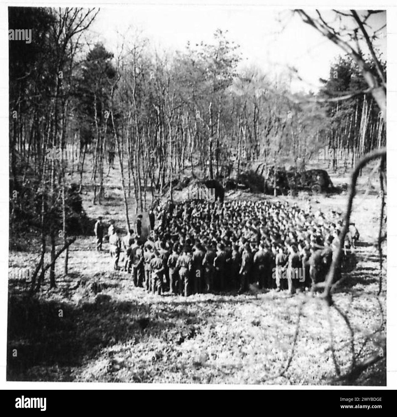 Les hommes du Royal Tank Regiment sont informés avant de traverser le Rhin dans le cadre des opérations du 21e groupe d’armées de l’armée britannique. Banque D'Images