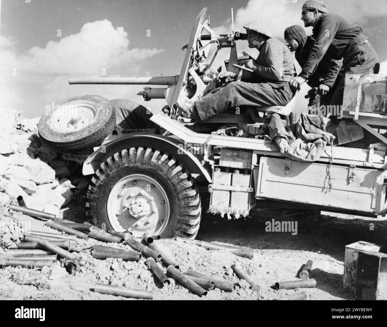 FORCES DU COMMONWEALTH EN AFRIQUE DU NORD 1941 - canon antichar néo-zélandais 2-pdr monté sur un camion dans le rôle de porté, 3 décembre 1941. , Banque D'Images