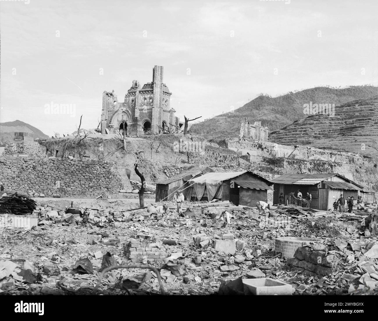 LA BOMBE ATOMIQUE, AOÛT 1945 - la cathédrale catholique romaine en ruines, l'un des monuments les plus importants de Nagasaki, sur une colline dans le quartier résidentiel détruit d'Urakami à environ 500 mètres au nord-est de l'hypocentre. , Banque D'Images