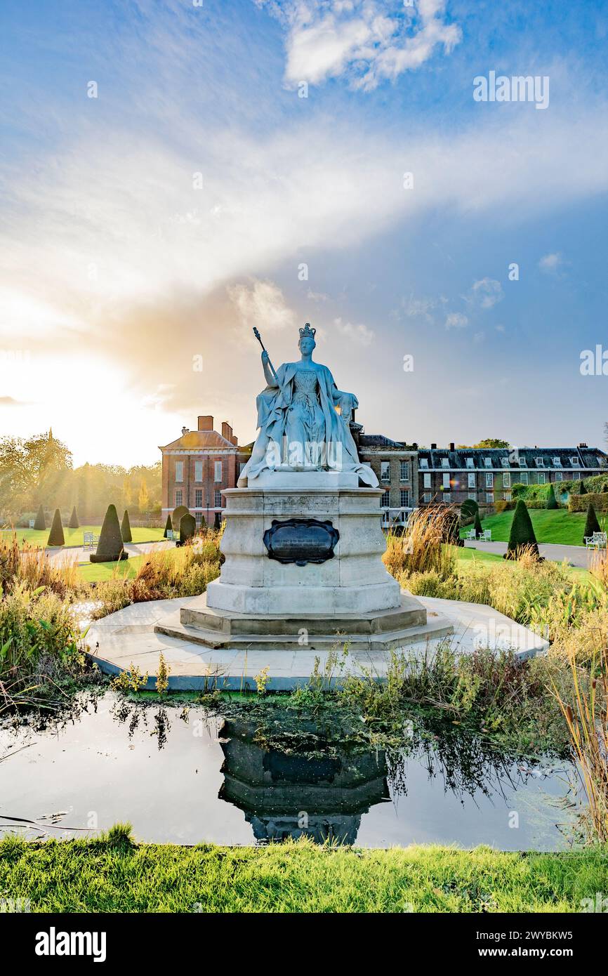 Le palais de Kensington est une résidence royale dans les jardins de Kensington, dans le Royal Borough de Kensington et Chelsea, à Londres, en Angleterre. Banque D'Images