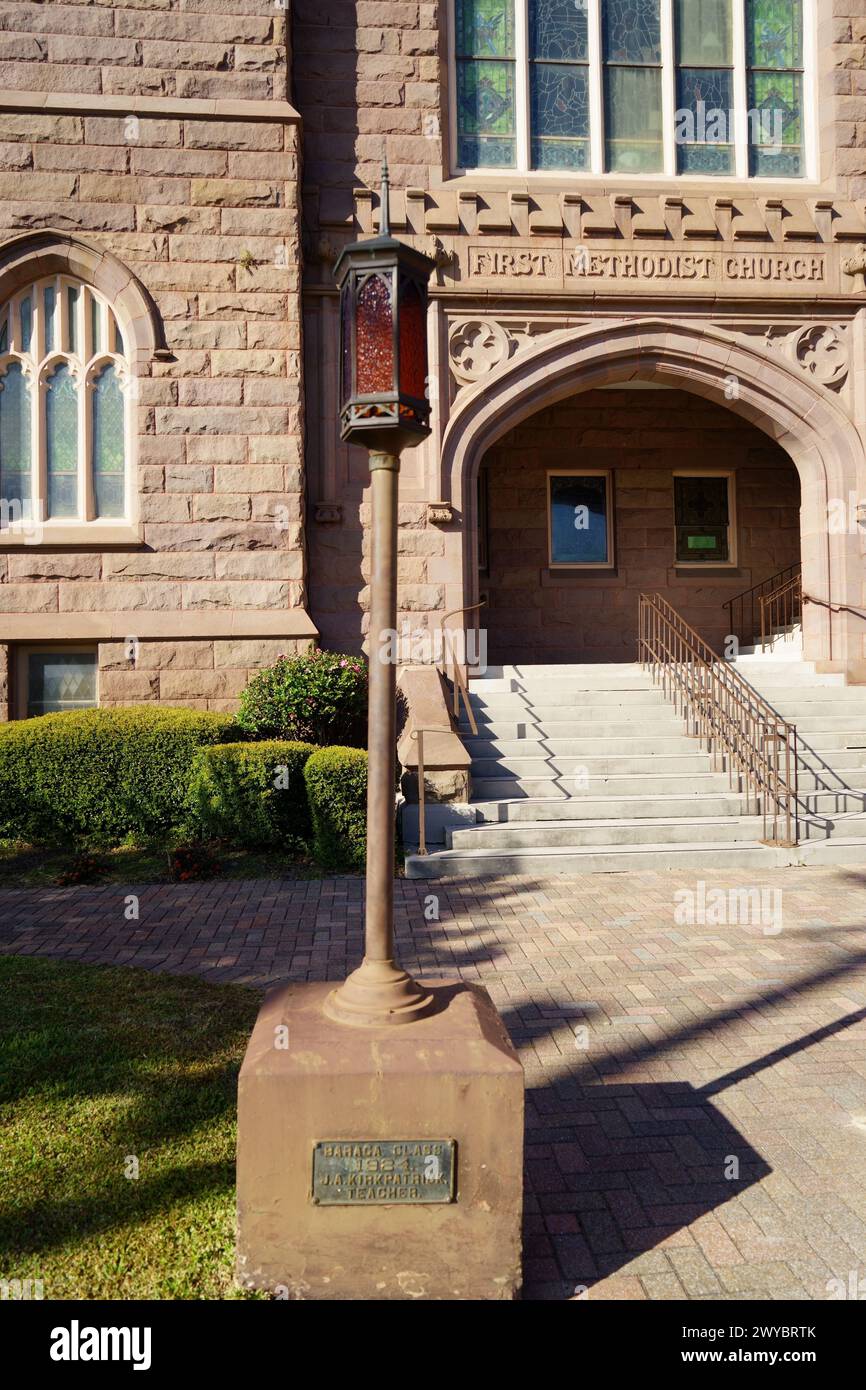 Historique de la première église méthodiste unie à Pensacola, avec le signe de la classe Baraca, un jour ensoleillé, le 8 novembre 2023. Banque D'Images