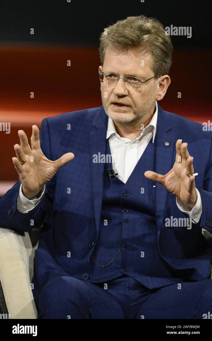 Kai Ambos Völkerrechtler 04/24 son Kai Ambos AM 3. Avril 2024 à Markus Lanz , ZDF TV Fernsehen Talkshow Talk Show Deutschland Deutsch deutscher Mann Autor Völkerrecht Strafrecht Strafrechtler Professeur auteur allemand pénologue expert en droit pénal hoch halb sitzend sprechend gestikulierend *** Kai Ambos Völkerrechtler 04 24 son Kai Ambos le 3 avril 2024 à Markus Lanz , ZDF TV Television Talk Show Talk Show Allemagne Allemand Allemand auteur droit pénal international professeur de droit pénal auteur allemand pénologue expert en droit pénal haute moitié assis parlant gesticating Banque D'Images