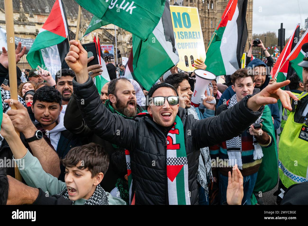 Londres, Royaume-Uni. 5 avril 2024. Les manifestants pro-palestiniens se rassemblent devant le ministère de l'intérieur pour la marche annuelle de la Journée Al Qods en soutien à la Palestine. Crédit : Andrea Domeniconi/Alamy Live News Banque D'Images