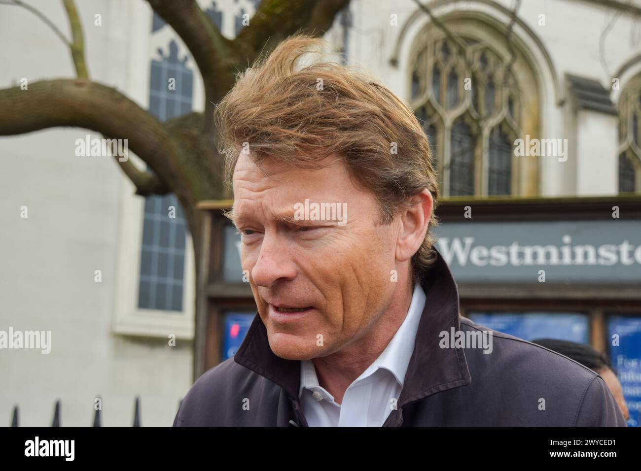 Londres, Royaume-Uni. 5 avril 2024. Richard TICE, leader de Reform UK, rejoint les manifestants pro-israéliens. Manifestants pro-palestiniens et contre-manifestants pro-israéliens se sont affrontés sur la place du Parlement, alors que les manifestants pro-palestiniens organisaient leur marche annuelle de la Journée Al Qods en solidarité avec la Palestine. Crédit : Vuk Valcic/Alamy Live News Banque D'Images