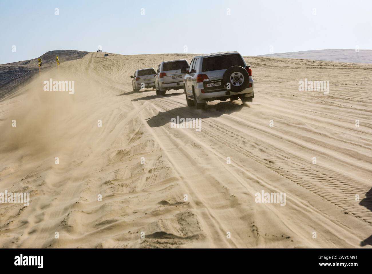 Voitures de safari dans le désert au Qatar. Banque D'Images