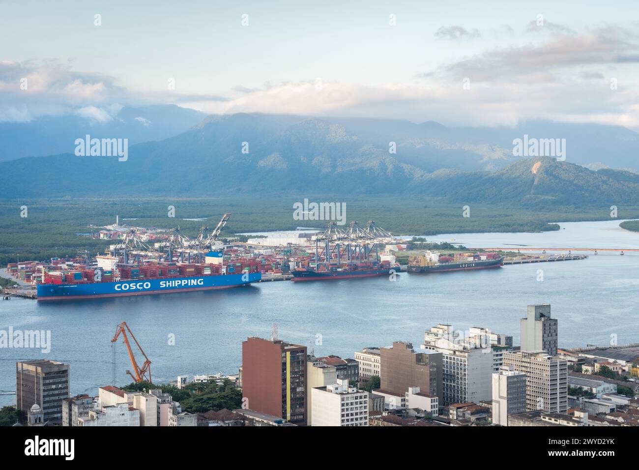 Cargos dans le port de Santos, SP Brésil. 3 avril 2024. Banque D'Images