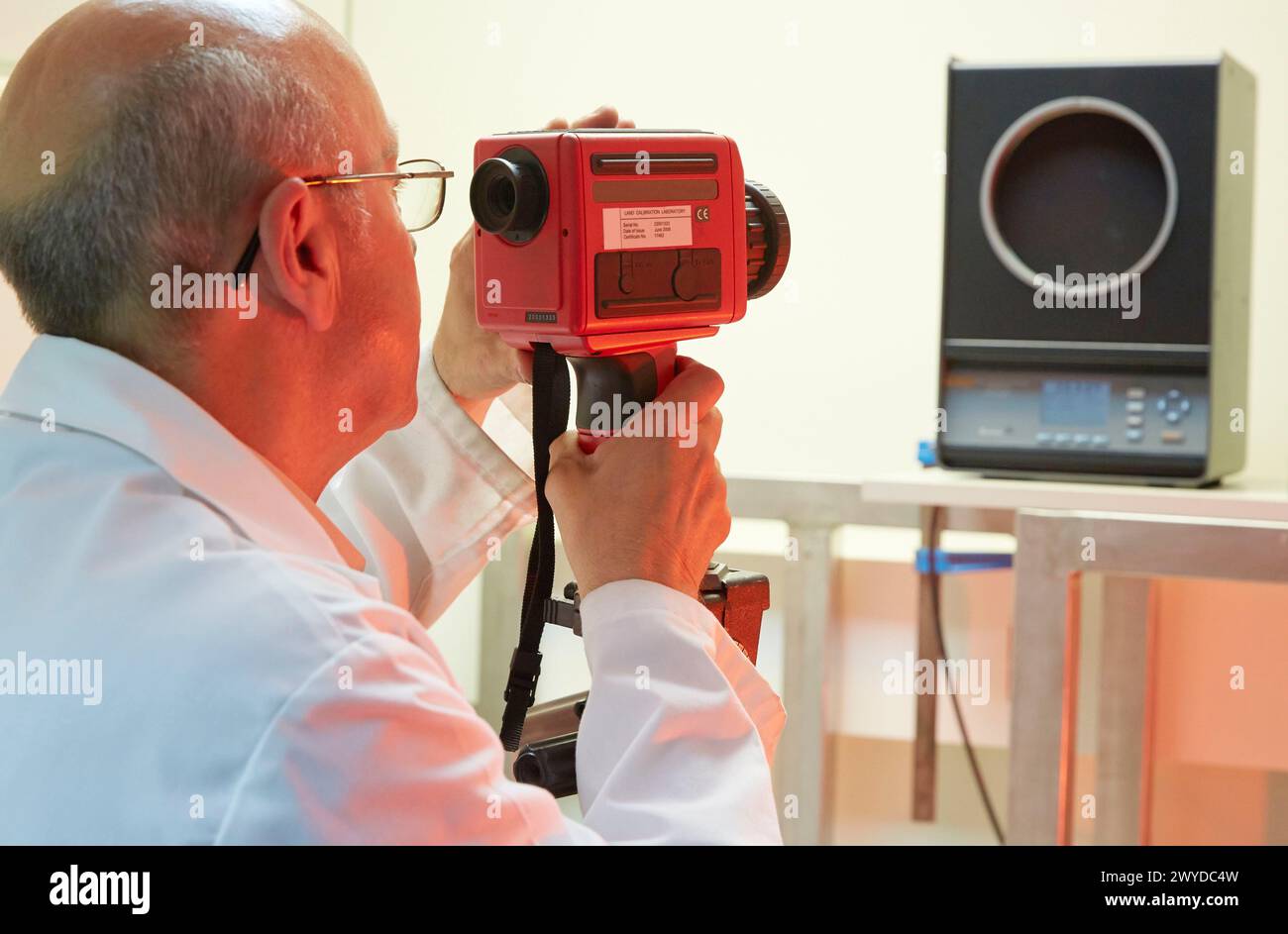 Etalonnage de pyromètre optique. Corps noir. Métrologie de la température. Services technologiques à l'industrie. TECNALIA recherche & innovation, Zamudio, Bizkaia, pays Basque, Espagne. Banque D'Images