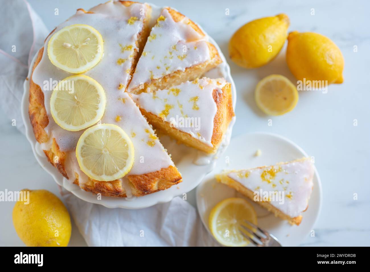 Gâteau bundt au fromage à la crème au citron entier Banque D'Images