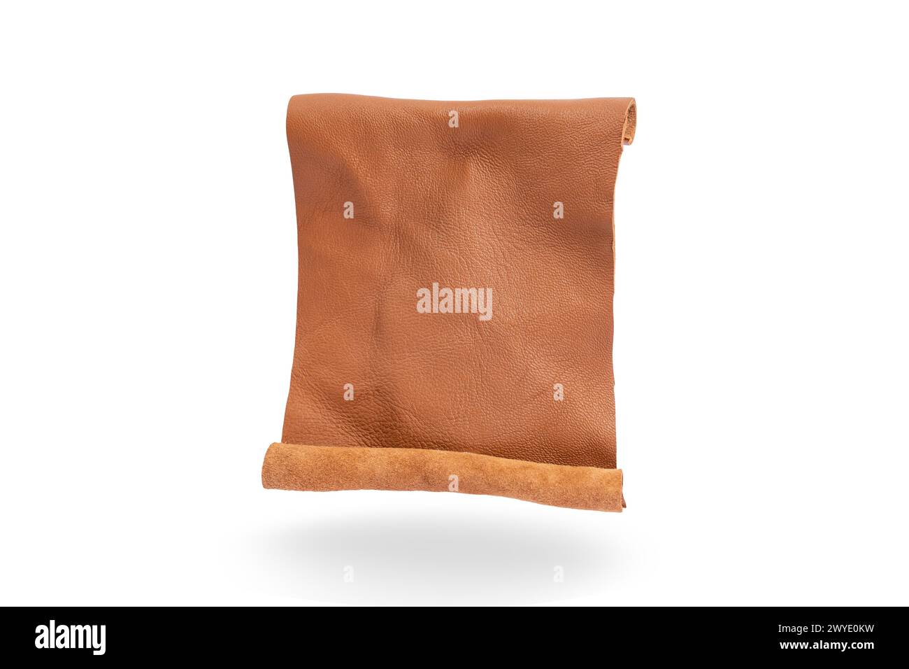 Rouleau en cuir véritable ouvert lévitant et isolé sur fond blanc, toile de fond abstraite Banque D'Images