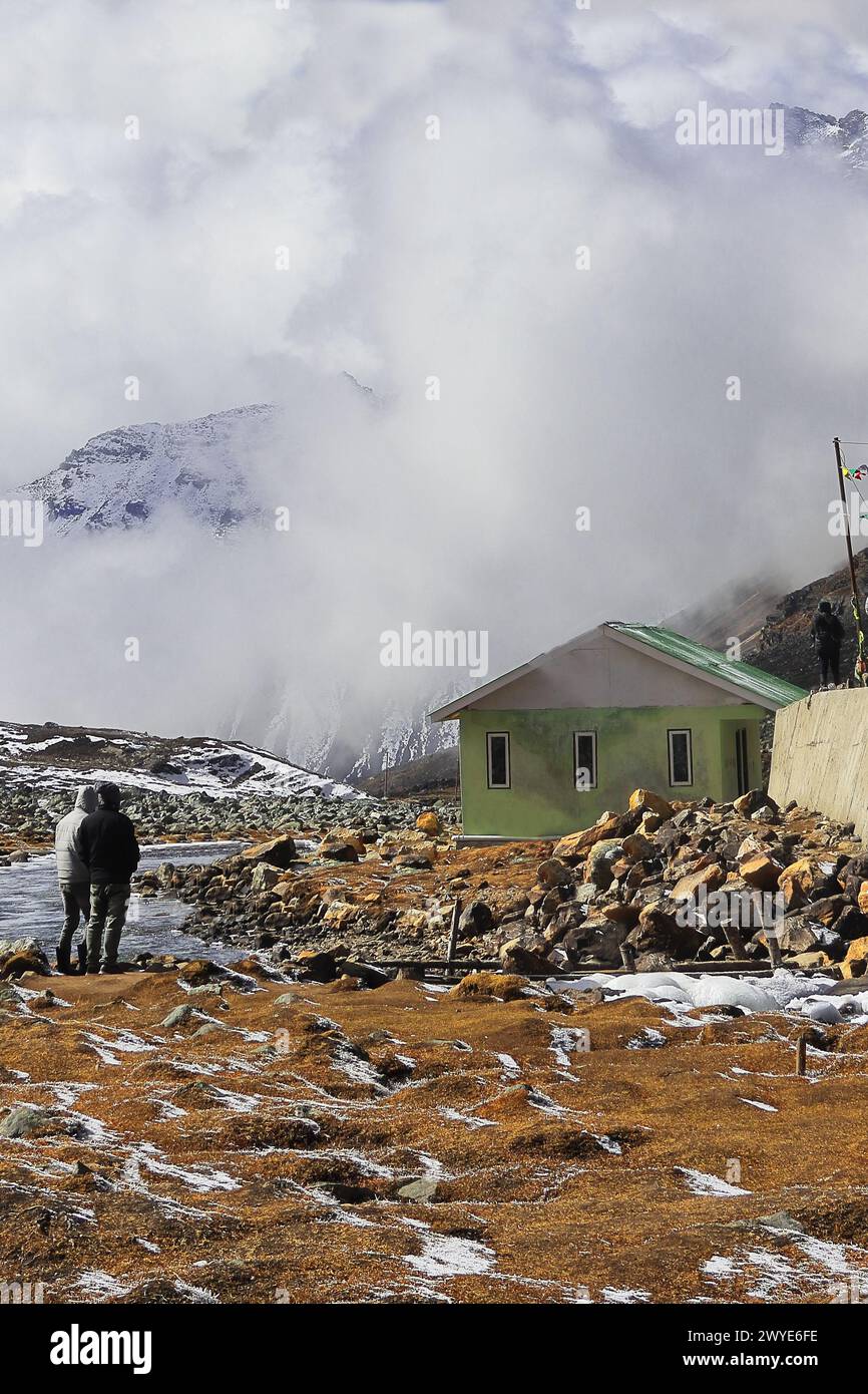 voyage d'aventure comme la randonnée, trekking, alpinisme, camping, randonnée devenant si populaire et les montagnes de l'himalaya est le meilleur endroit pour tous les thos Banque D'Images