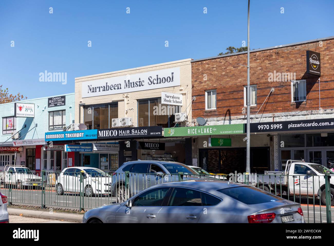 Narrabeen banlieue à Sydney, école de musique Narrabeen et magasins sur Pittwater Road, Sydney, NSW, Australie, 2024 Banque D'Images