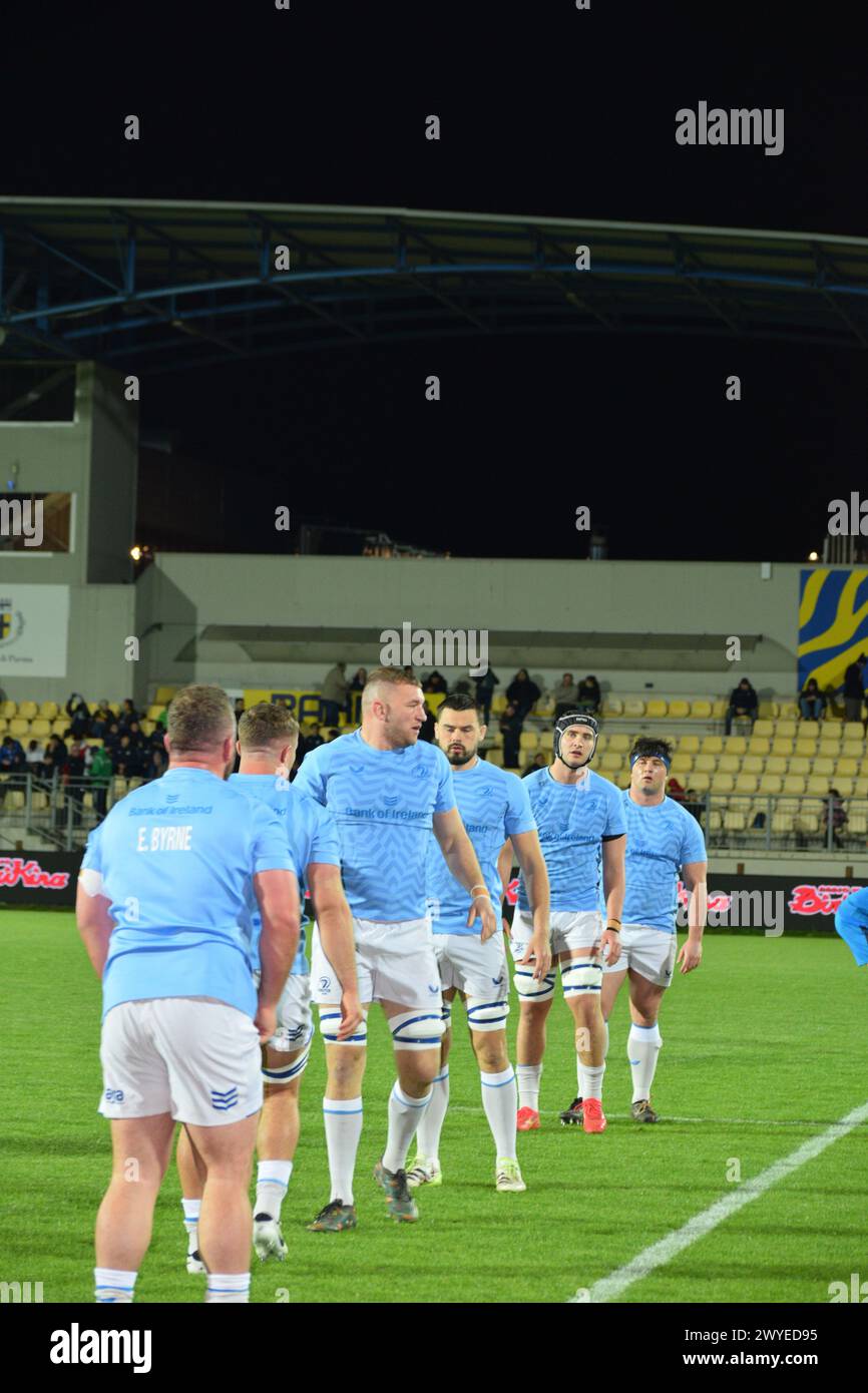Leinster pratiquant le line-out avant Zebre Parma contre Leinster dans l'URC, joué à Parme en mars 2024 Banque D'Images