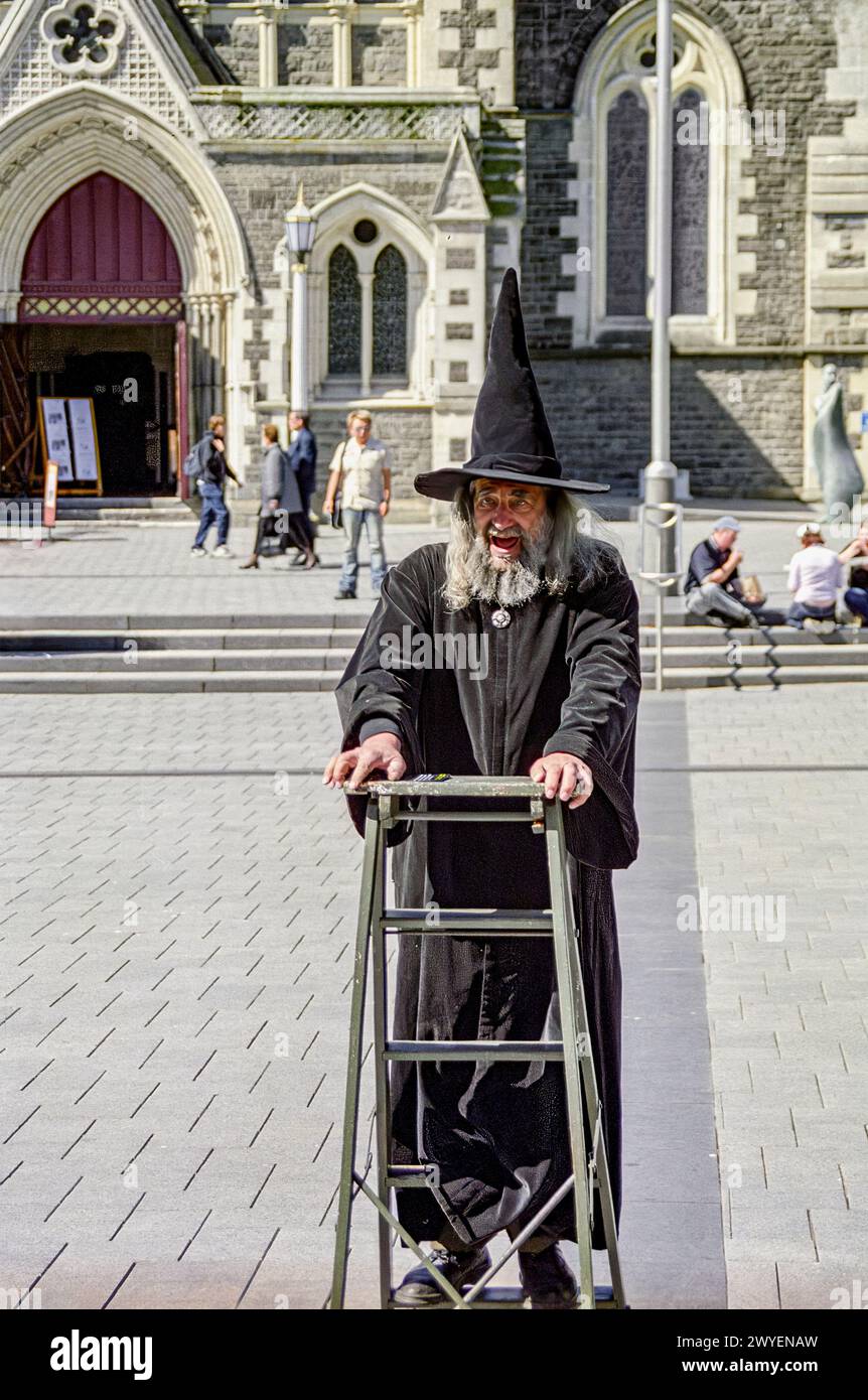 Ian Brackenbury Channell, le magicien de Nouvelle-Zélande, à Cathedral Square en 2001, Christchurch, Canterbury, Nouvelle-Zélande Banque D'Images