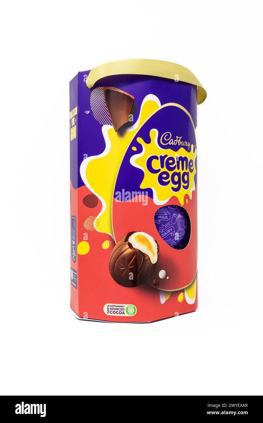 Œuf de Pâques crème Cadbury au chocolat. Banque D'Images