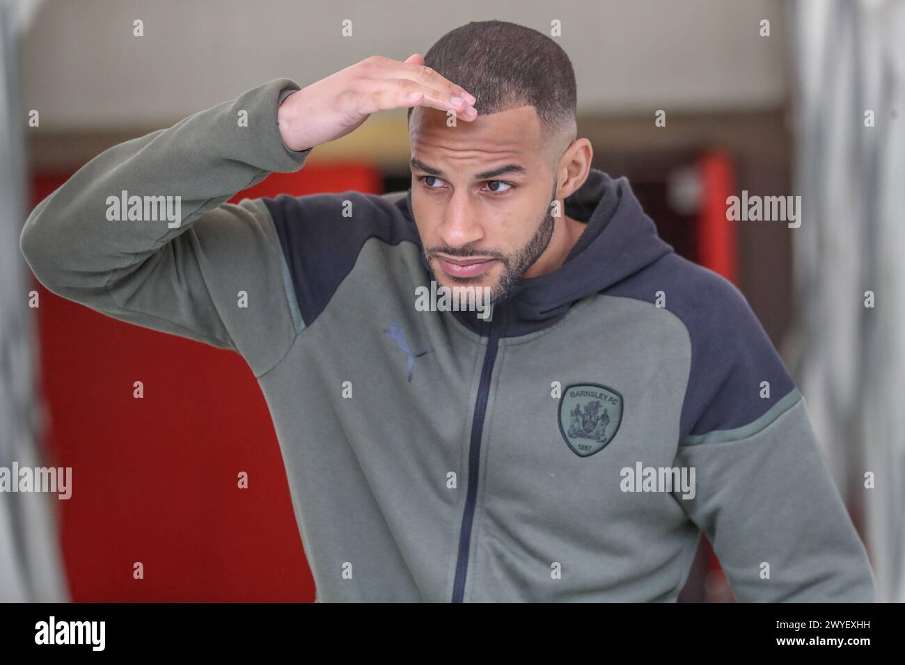 Barry Cotter de Barnsley arrive lors du match de Sky Bet League 1 Charlton Athletic vs Barnsley à The Valley, Londres, Royaume-Uni, 6 avril 2024 (photo par Alfie Cosgrove/News images) Banque D'Images