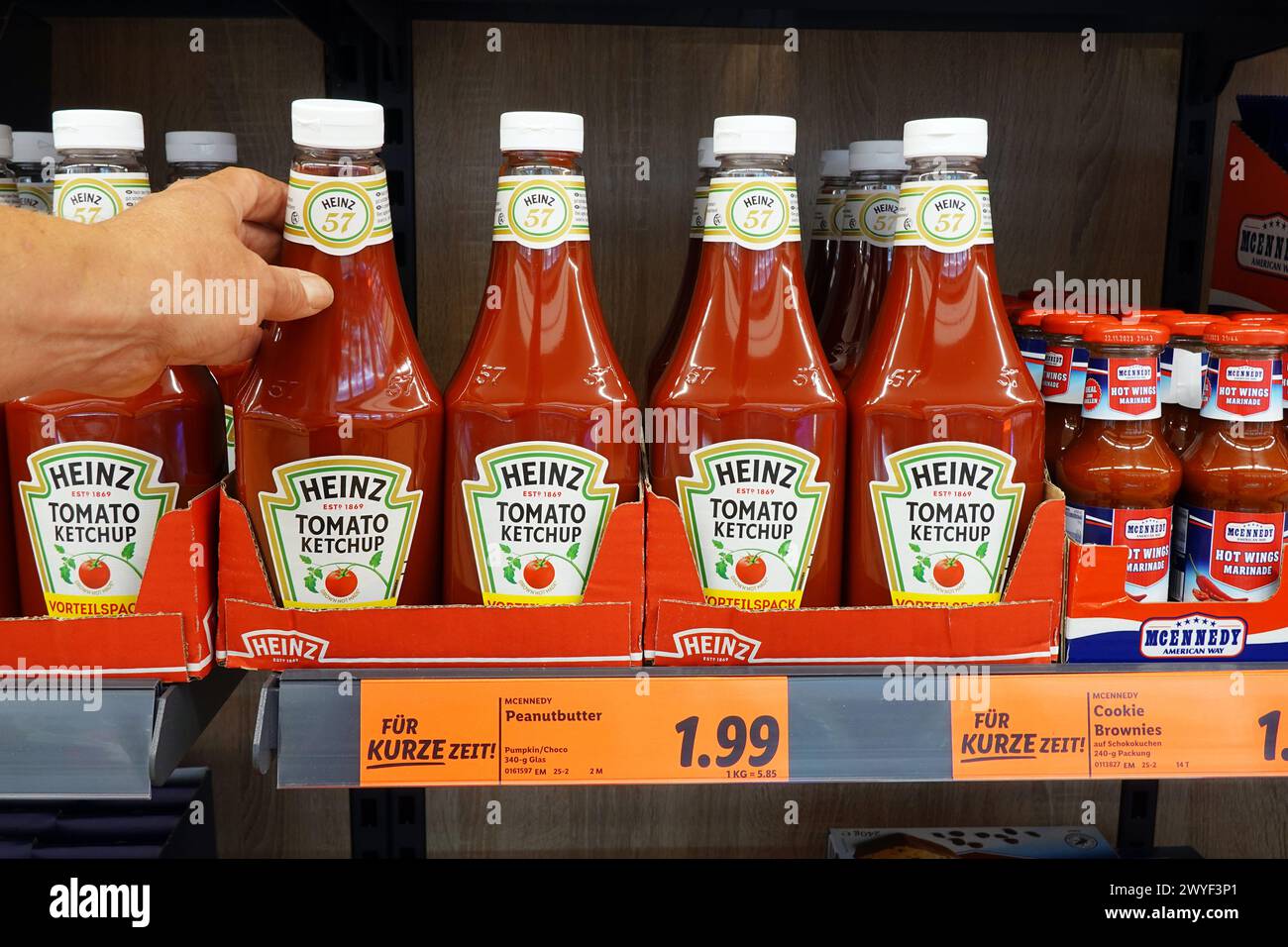 Heinz tomate ketchup dans une épicerie Banque D'Images