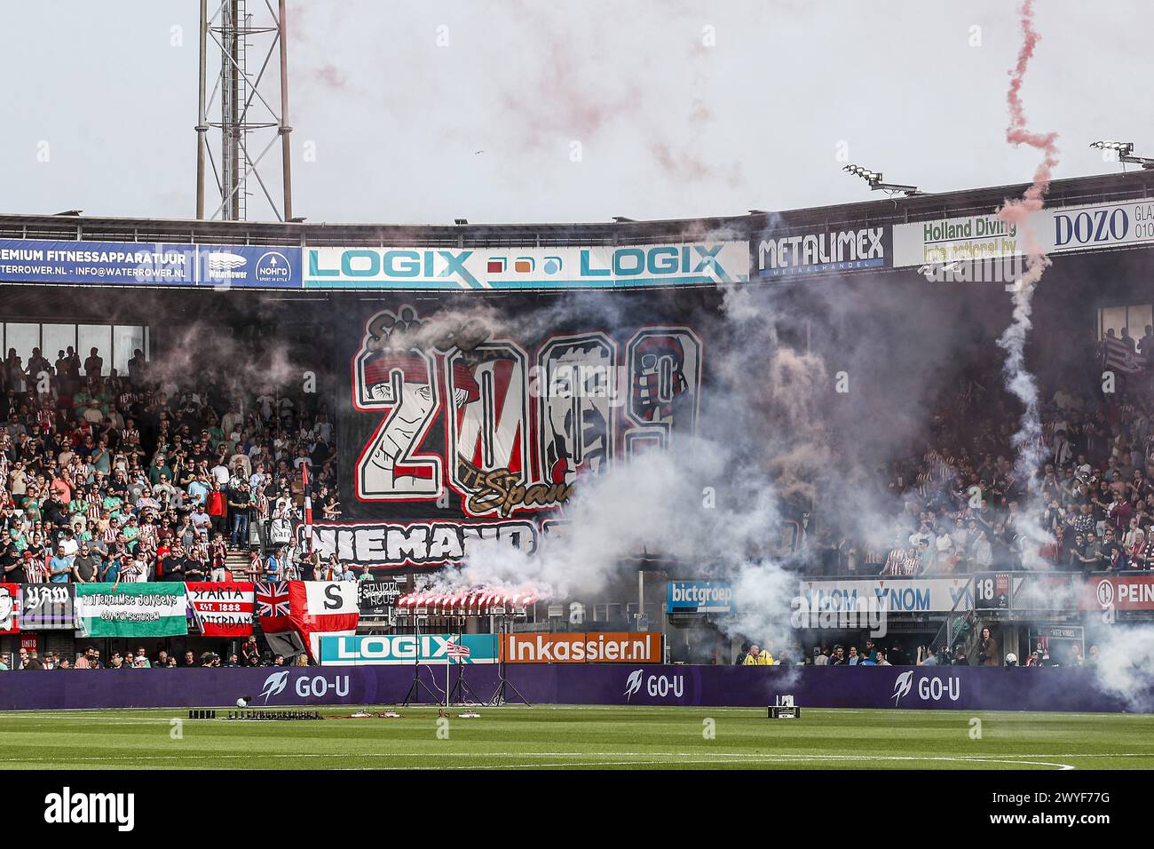 ROTTERDAM - bannière des fans de Sparta lors du match Néerlandais Eredivisie entre le Sparta Rotterdam et Heracles Almelo au Sparta Stadium Het Kasteel le 2 avril 2024 à Rotterdam, pays-Bas. ANP BART STOUTJESDIJK Banque D'Images