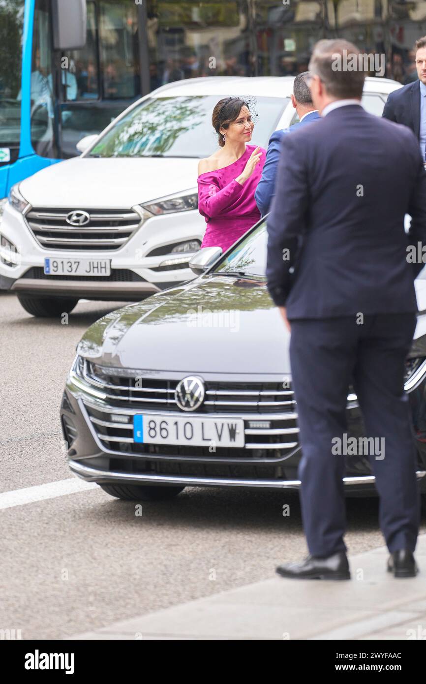 Madrid. Espagne. 20240406, Isabel Diaz Ayuso, présidente de Madrid, arrive au mariage de Jose Luis Martinez Almeida, major de Madrid, et Teresa Urquijo à Sagrado Corazon et à l'église San Francisco de Borja le 6 avril 2024 à Madrid, Espagne Banque D'Images