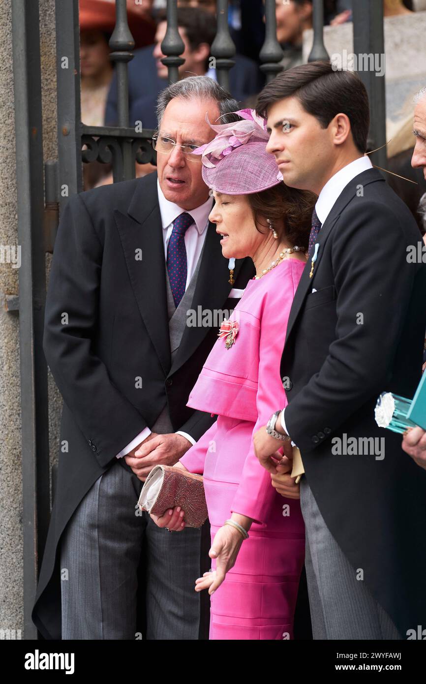 Madrid. Espagne. 20240406, Beatriz Moreno y de Borbon, Lucas Urquijo y Fernandez-Araoz, Teresa de Borbon-dos Sicilias y Borbon-Parma, Inigo Moreno y Artega, 12e marquis de Laula quitte après le mariage de José Luis Martinez Almeida, major de Madrid, et Teresa Urquijo à Sagrado Corazon et à l'église San Francisco de Borja le 6 avril 2024 à Madrid, Espagne Banque D'Images