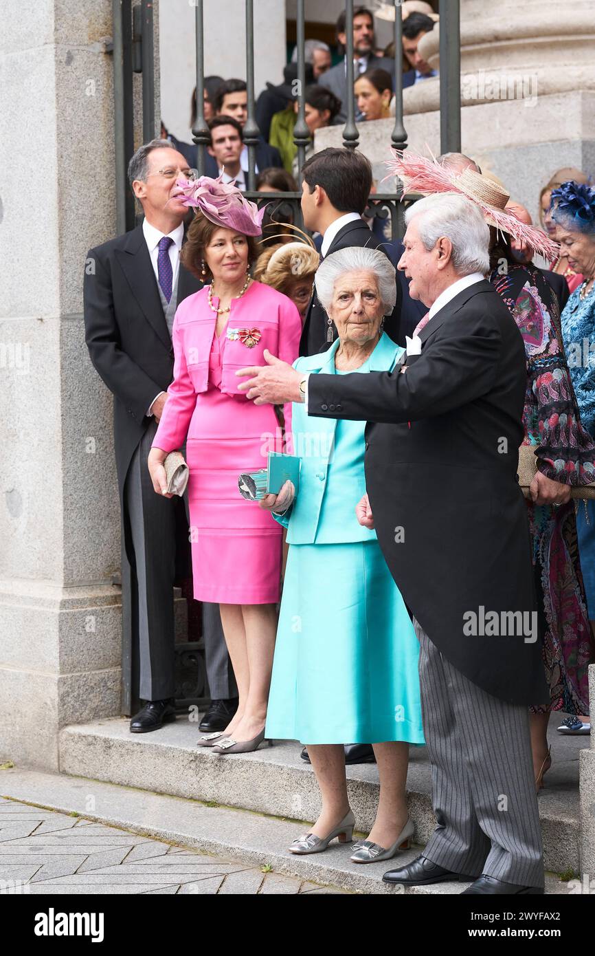 Madrid. Espagne. 20240406, Beatriz Moreno y de Borbon, Lucas Urquijo y Fernandez-Araoz, Teresa de Borbon-dos Sicilias y Borbon-Parma, Inigo Moreno y Artega, 12e marquis de Laula quitte après le mariage de José Luis Martinez Almeida, major de Madrid, et Teresa Urquijo à Sagrado Corazon et à l'église San Francisco de Borja le 6 avril 2024 à Madrid, Espagne Banque D'Images