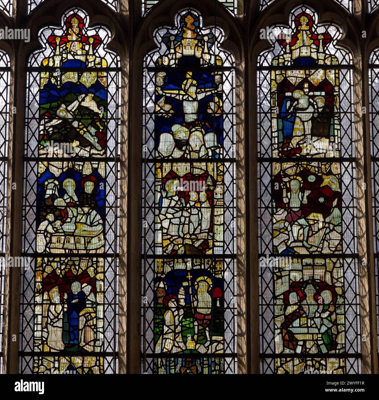 Vitraux de la fin du XIVe siècle, vent de l'ouest, réassemblé de la proximité St Saviour's, maintenant une église redondante, église All Saints, trottoir, York, Royaume-Uni Banque D'Images