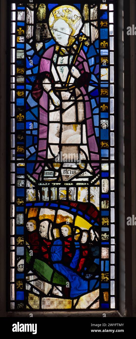 Détail de Sainte-Hélène, mère de l'empereur Constantin, vitraux, fenêtre ouest, XIVe-XVIe siècles, Saint-Hélène, York, Angleterre Banque D'Images