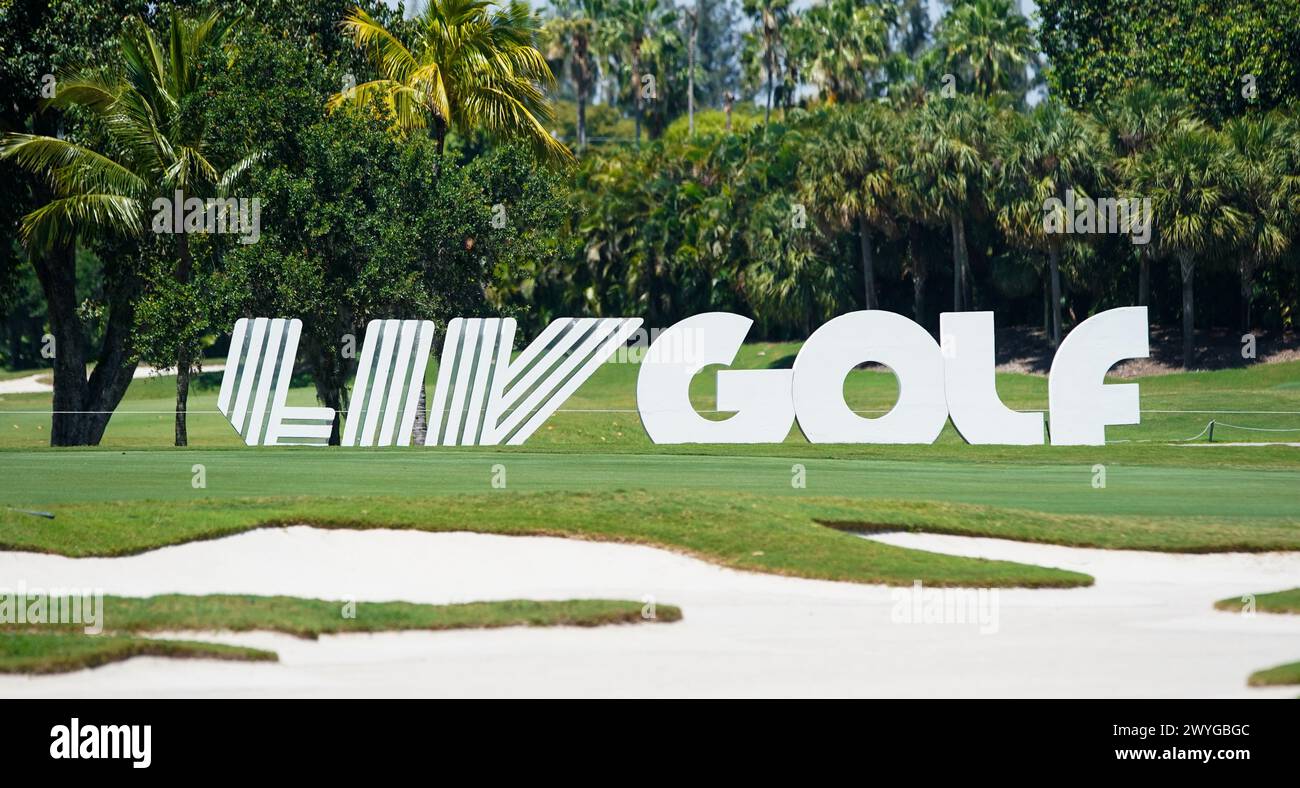 Doral, Floride, États-Unis. 6 avril 2024. LIV Golf signalétique vue sur le 16ème trou lors de la deuxième manche du LIV Golf Miami au Trump National Doral. (Crédit image : © Debby Wong/ZUMA Press Wire) USAGE ÉDITORIAL SEULEMENT! Non destiné à UN USAGE commercial ! Banque D'Images