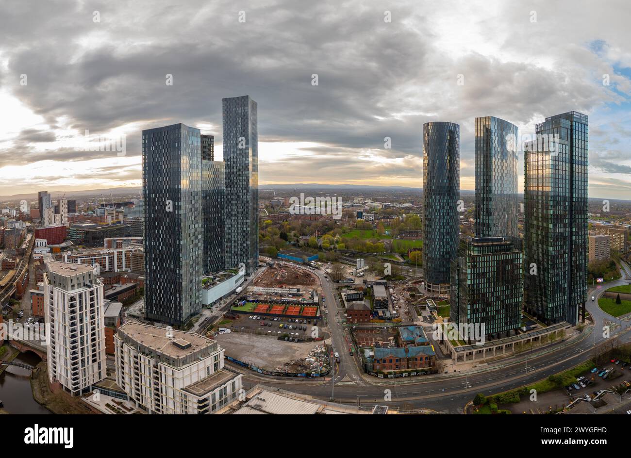 Les levers de soleil sur Deansgate Square, un gratte-ciel résidentiel sur le bord sud de Manchester City Centre, Royaume-Uni ils sont appelés, Nord, Ouest, Banque D'Images