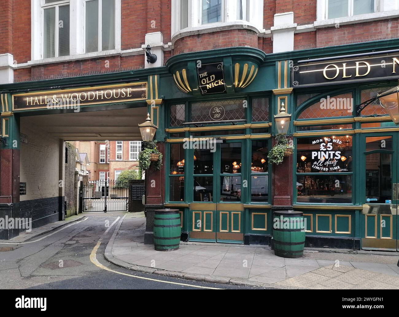 Londres, Großbritannien. Blick auf einen typisch englischen Pub.. *** Londres, Grande-Bretagne vue d'un pub anglais typique Banque D'Images