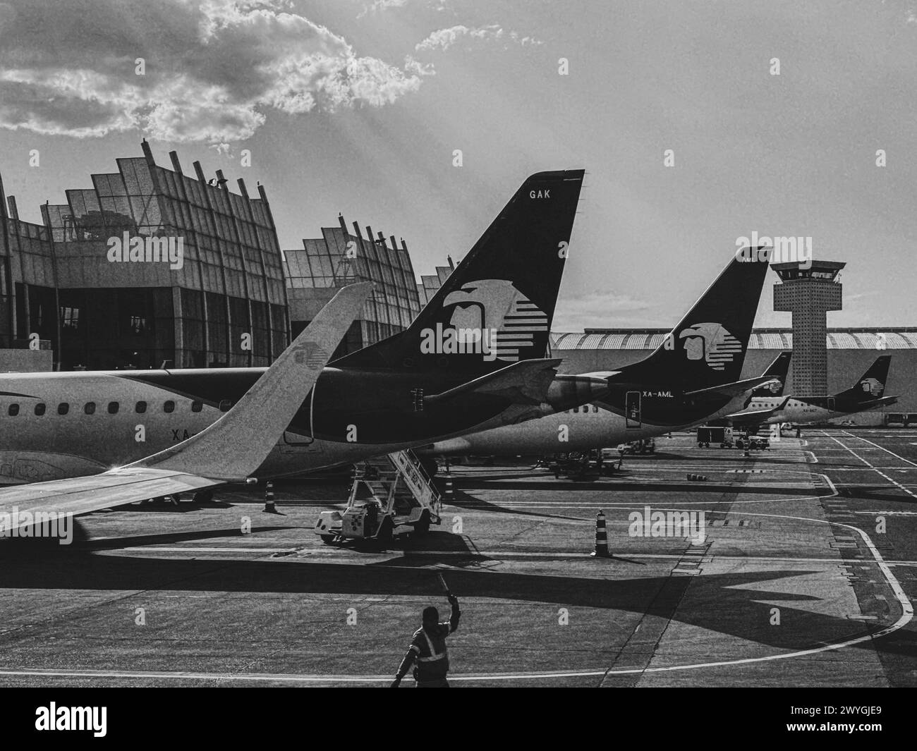 Avion Aeromexico dans le terminal 2 ou T2 de l'aéroport international de Mexico. (Photo de Luis Gutierrez/Norte photo). Avion de Aeromexico en la terminal 2 o T2 del Aeropuerto Internacional de la Ciudad de Mexico. (Foto por Luis Gutierrez/Norte photo). Banque D'Images