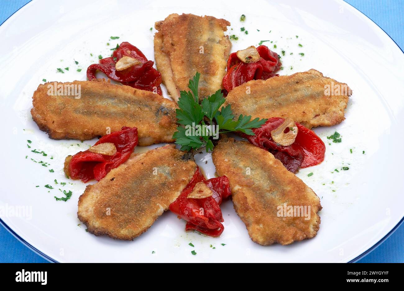 Anchois frits farcis aux poivrons Piquillo. École de cuisine Luis Irizar. Donostia-San Sebastian, Gipuzkoa. Euskadi. Espagne. / Anchoas rellenas de Pimiento de Piquillo Fritas. Escuela de Cocina Luis Irizar. Donostia, San Sebastián. Euskadi. Banque D'Images