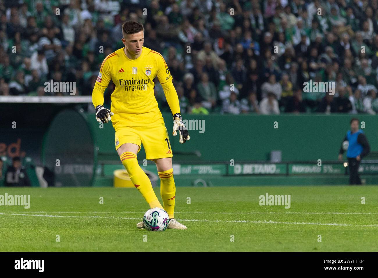 06 avril 2024. Lisbonne, Portugal. Le gardien de but de Benfica de l'Ukraine Anatoliy Trubin (1) en action lors du match de la Journée 28 de Liga Portugal Betclic, Sporting CP vs SL Benfica crédit : Alexandre de Sousa/Alamy Live News Banque D'Images