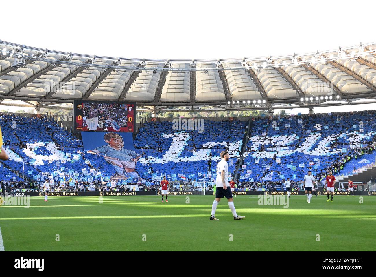 Chorégraphie des supporters du lazio lors du match de football Serie A entre L'AS Roma et le SS Lazio au stade Olimpico à Rome (Italie), le 6 avril 2024. Banque D'Images