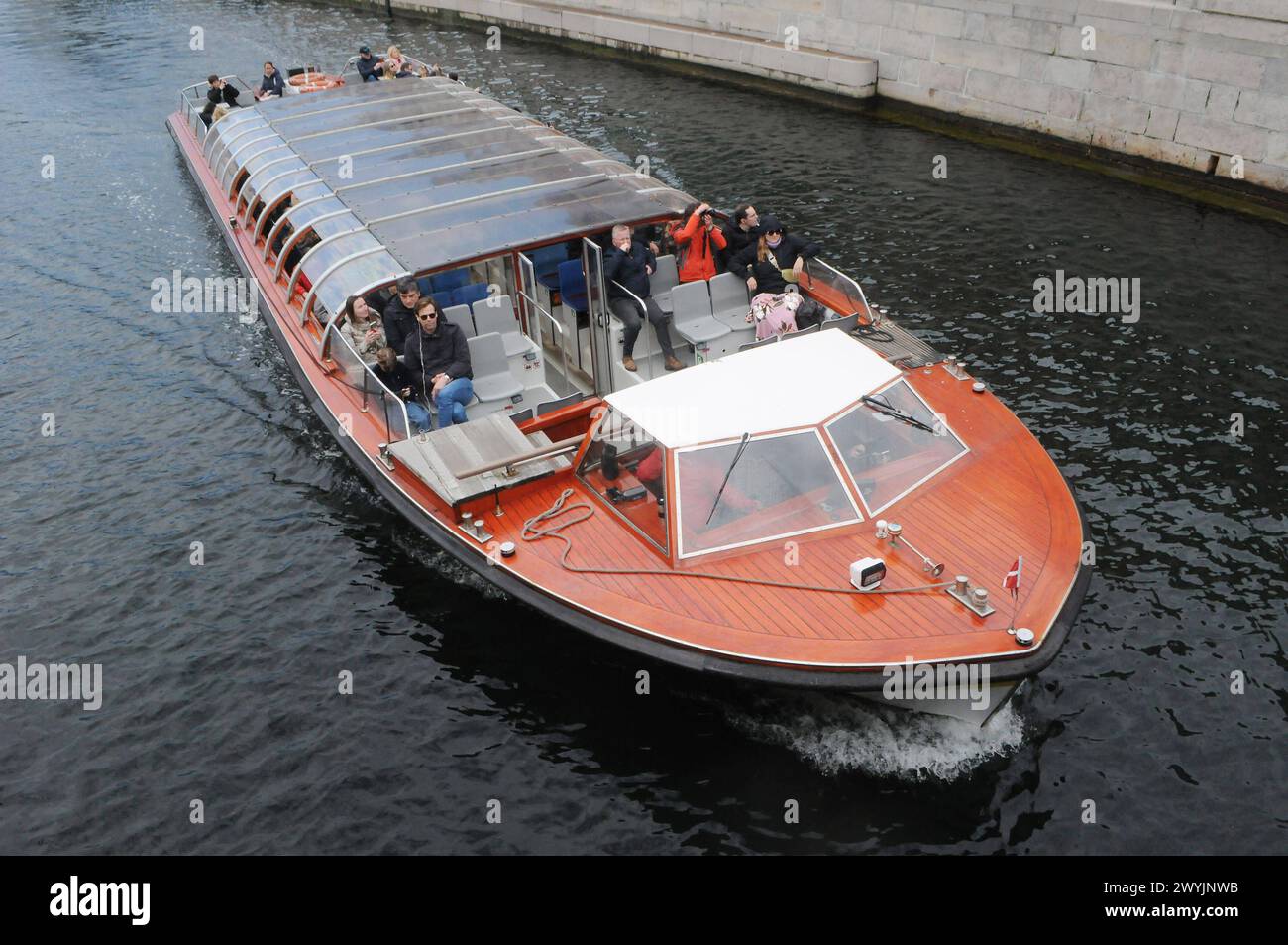 Copenhague, Danemark /07 avril 2024/.visite des canaux Copenhague croisière canard dans le canal de Copenhague ou canal dans la capitale danoise. Photo.Francis Joseph Dean/Dean Pictures Banque D'Images