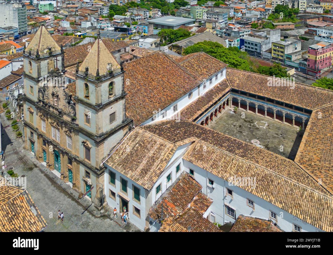 Brésil, état de Bahia, Salvador, centre historique inscrit au patrimoine mondial de l'UNESCO, quartier Pelourinho, l'église et le monastère de Sao Francisco ordre (vue aérienne) Banque D'Images