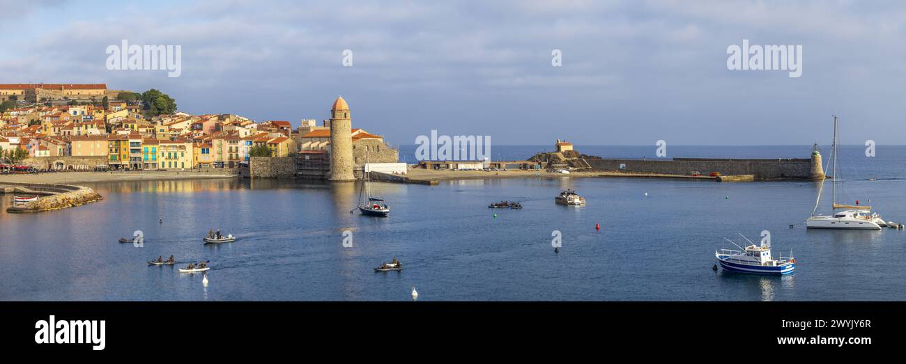 France, Pyrénées-Orientales, Côte Vermeille, Collioure, la baie, la plage et l'église notre Dame des Anges, exercice sur la baie des soldats du Centre National de formation Commando (CNEC) Banque D'Images
