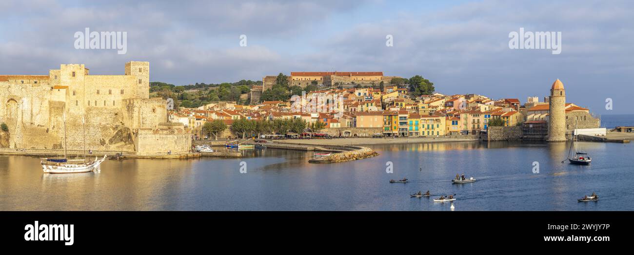 France, Pyrénées-Orientales, Côte Vermeille, Collioure, la baie, le château royal, la plage et l'église notre Dame des Anges, exercice sur la baie des soldats du Centre National de formation Commando (CNEC) Banque D'Images
