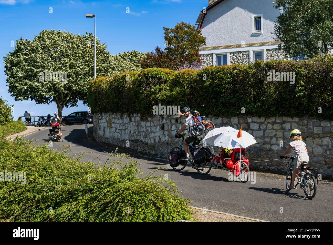 France, Maine-et-Loire, vallée de la Loire classée au Patrimoine mondial de l'UNESCO, Saumur, VÉLO sur les bords de Loire, PACK VÉLO par Clémence et Jérémy avec leurs 4 filles (7, 5, 5 ans et 20 mois) Banque D'Images