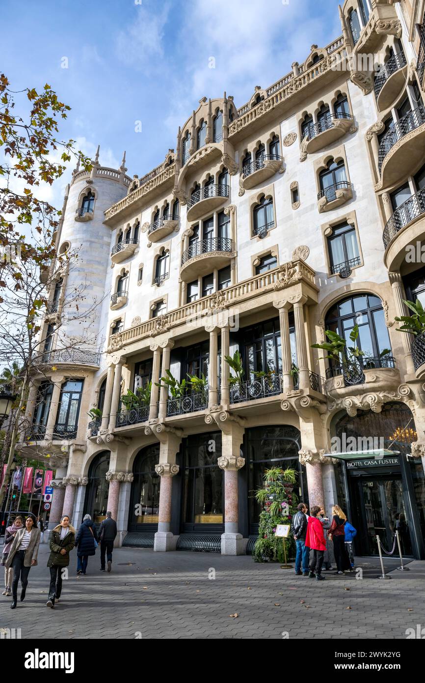 Espagne, Catalogne, Barcelone, quartier de l'Eixample, Passeig de Gracia, Casa Fuster (1908-1911) par l'architecte moderniste catalan Lluis Domènech i Montaner Banque D'Images