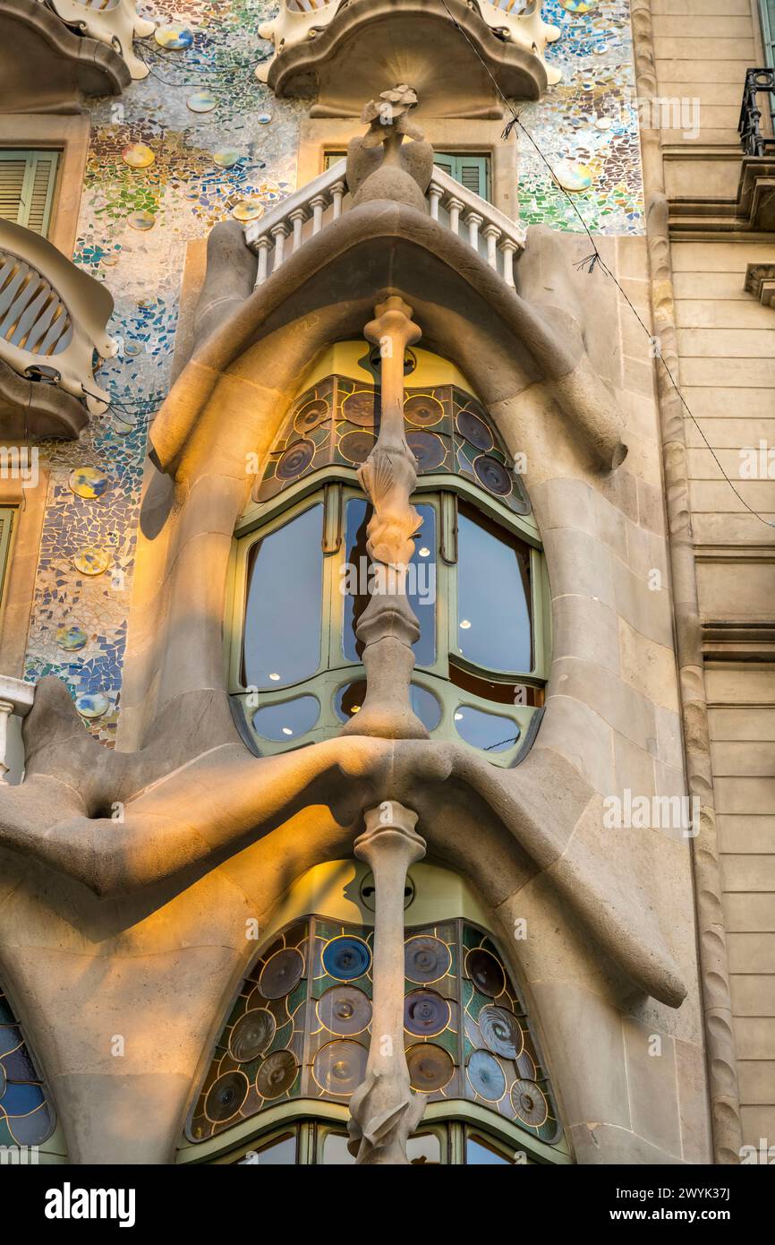 Espagne, Catalogne, Barcelone, quartier de l'Eixample, Passeig de Gracia, Casa Batllo de l'architecte moderniste catalan Antoni Gaudi, site classé au patrimoine mondial de l'UNESCO Banque D'Images