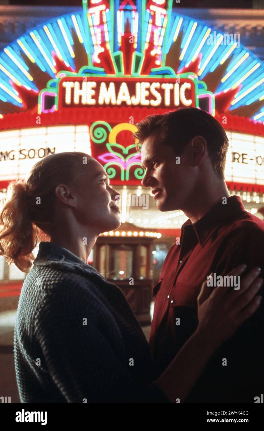 LAURIE HOLDEN et JIM CARREY dans LE MAJESTUEUX réalisateur de 2001 FRANK DARABONT écrivain Michael Sloane musique Mark Isham costume design Karyn Wagner Castle Rock Entertainment / Village Roadshow Pictures / NPV Entertainment / Darkwoods Productions / Polyphony Digital / Warner Bros Banque D'Images