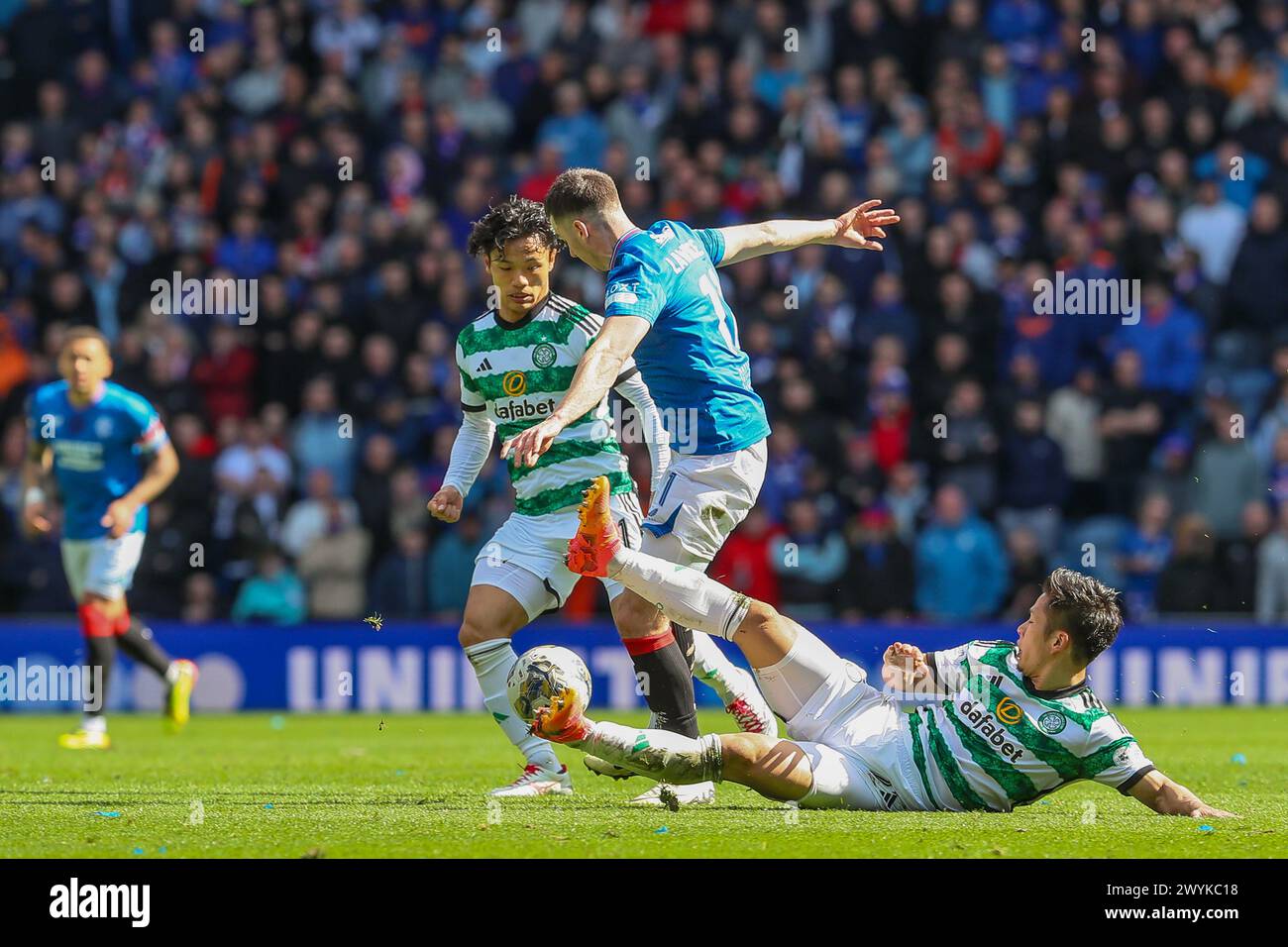 Glasgow, Royaume-Uni. 07 avril 2024. Les Rangers affrontent le Celtic à l'Ibrox Stadium, Glasgow, Écosse, Royaume-Uni, dans le troisième match Old Firm de la saison Scottish Premiership. Le Celtic est actuellement en avance sur les Rangers dans la ligue, de 1 point, bien que les Rangers aient un match en main. Le résultat de ce jeu est important pour les deux équipes. Crédit : Findlay/Alamy Live News Banque D'Images