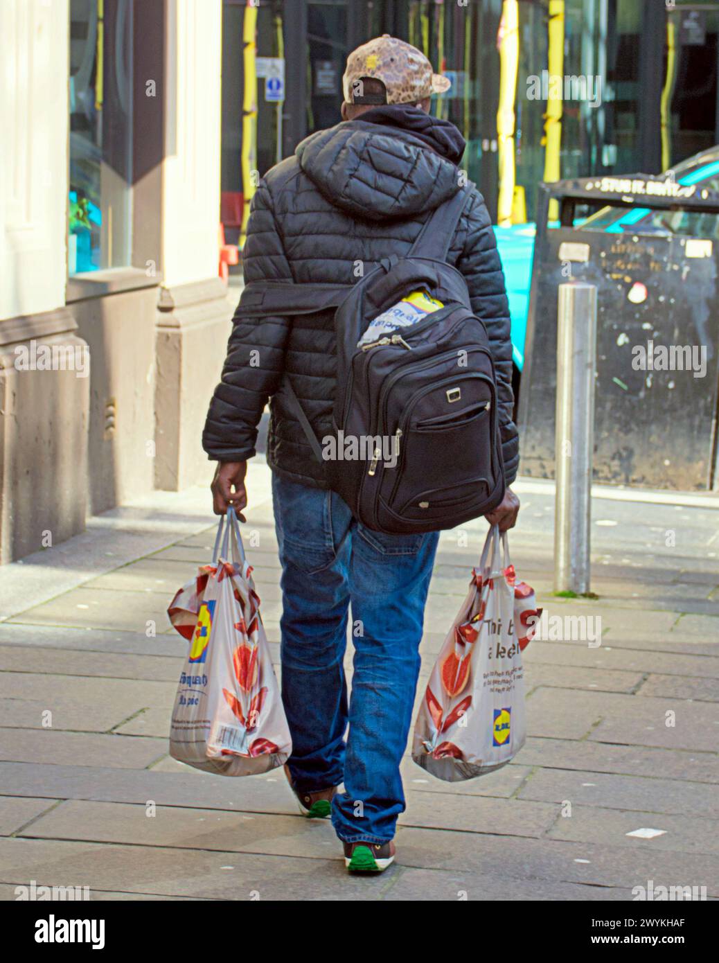 Glasgow, Écosse, Royaume-Uni. 7h avril 2024 : Météo britannique : tempête Kathleen vents et sunsine a rencontré les Glaswegiens dans la ville. Crédit Gerard Ferry/Alamy Live News Banque D'Images