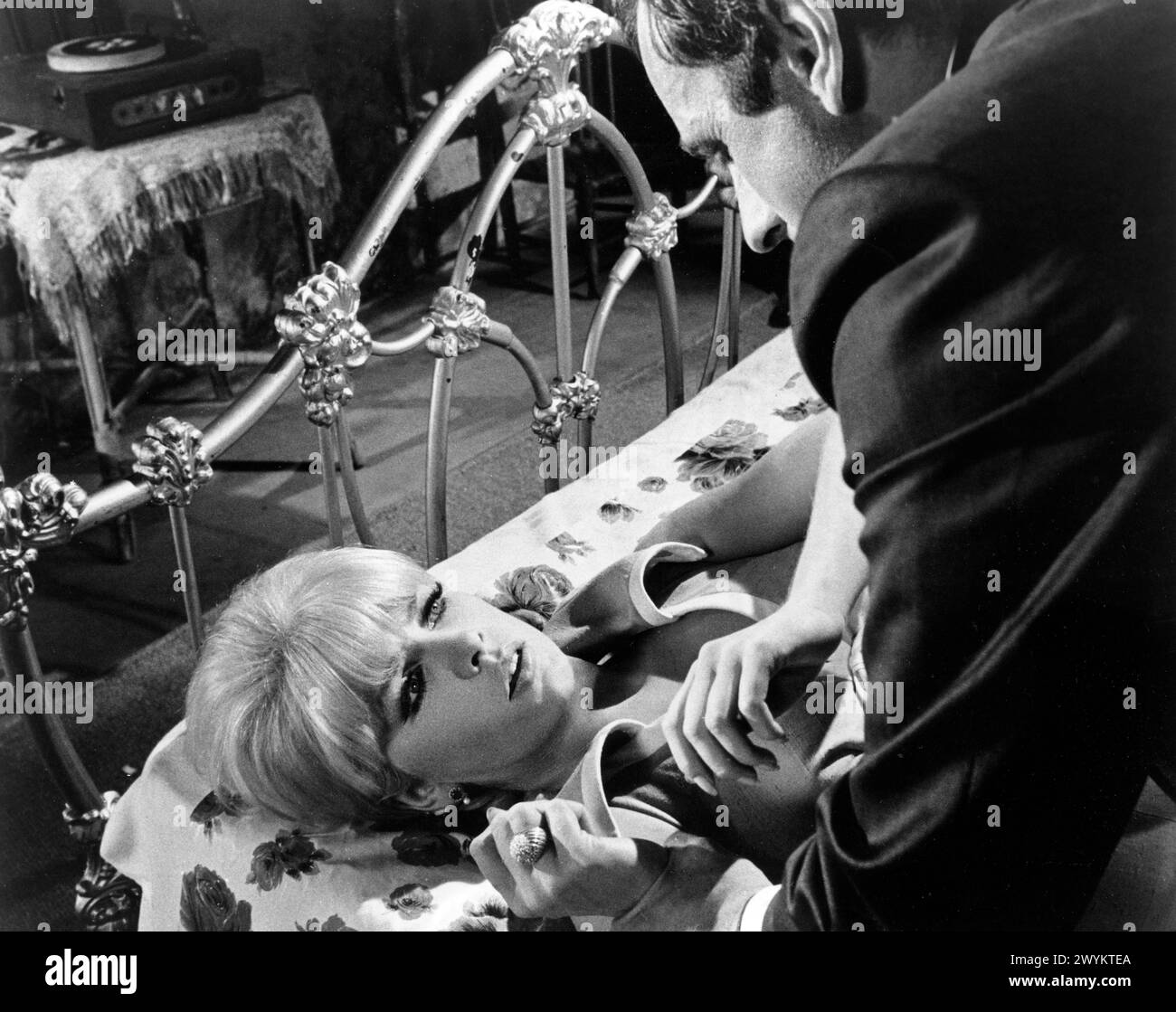 Stella Stevens, Rip Torn, sur le plateau du film, 'sol Madrid', MGM, 1968 Banque D'Images