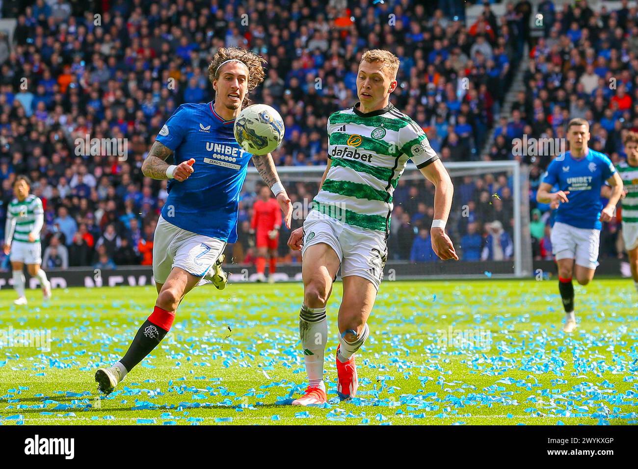 Glasgow, Royaume-Uni. 07 avril 2024. Les Rangers affrontent le Celtic à l'Ibrox Stadium, Glasgow, Écosse, Royaume-Uni, dans le troisième match Old Firm de la saison Scottish Premiership. Le Celtic est actuellement en avance sur les Rangers dans la ligue, de 1 point, bien que les Rangers aient un match en main. Le résultat de ce jeu est important pour les deux équipes. Crédit : Findlay/Alamy Live News Banque D'Images