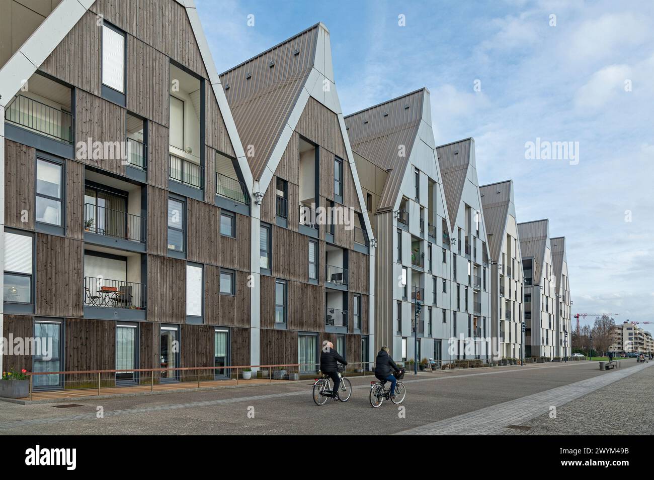 Architecture moderne au port, maisons, personnes, Dunkerque, Département Nord, France Banque D'Images